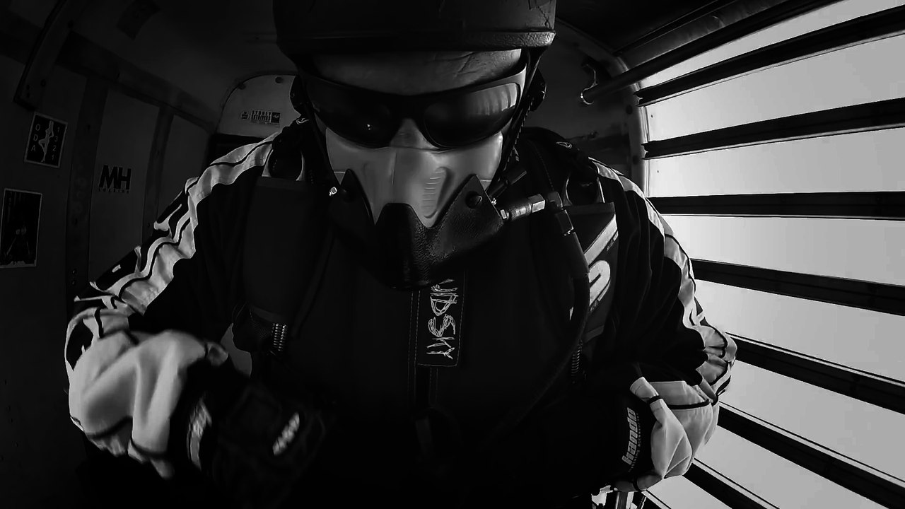 Adrénaline - Base jump : un skydiver va sauter de 7620 mètres sans parachute