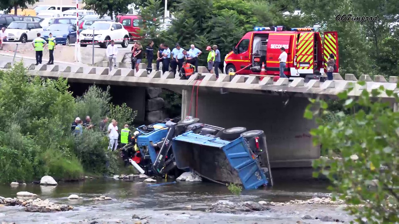 20160708 anduze accident poids lourd pont noyé