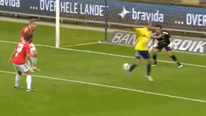 Teemu Pukki Fantastic Backheel Goal vs Valur!