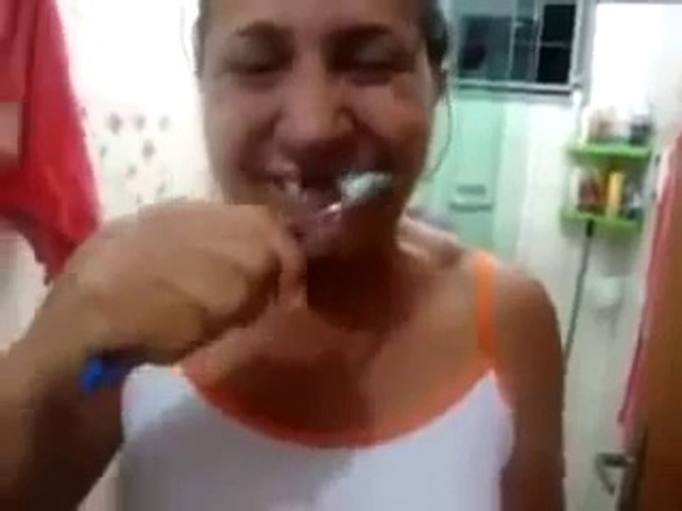 Velha sem dente