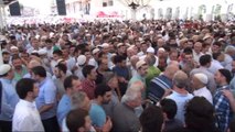 Davutoğlu ve Kahraman Fatih Camii'nde Cenaze Törenine Katıldı