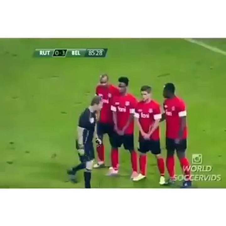 Football referee sprayed The Player !!!