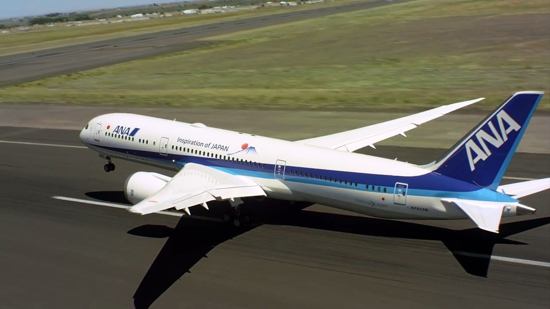 ⁣Захватывающее видео: Вертикальный взлёт пассажирского самолёта Boeing 787 Dreamliner