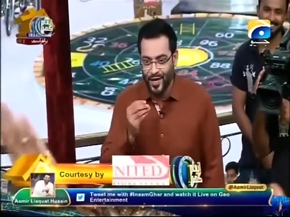 What Amir Liaqat Said When Woman Insults Fahad Mustafa
