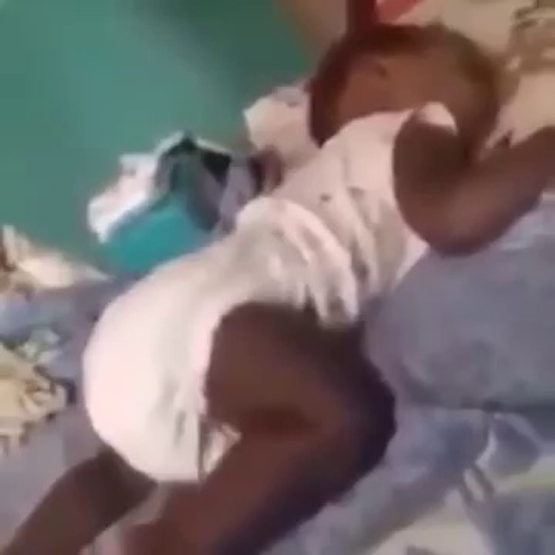 Bebe Qui Danse En Dormant Video Dailymotion