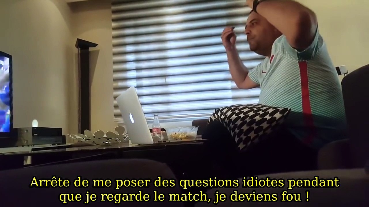 Un supporter pète un cable devant le foot !