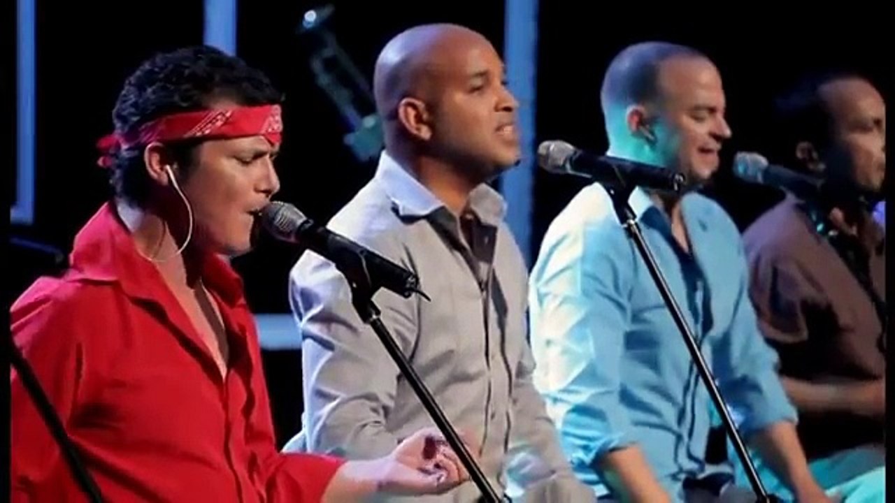 Cuando Comienzan A Cantar ‘Hotel California’ Es Dificil Creer Que NINGUNO Tenga Instrumentos! (Video)