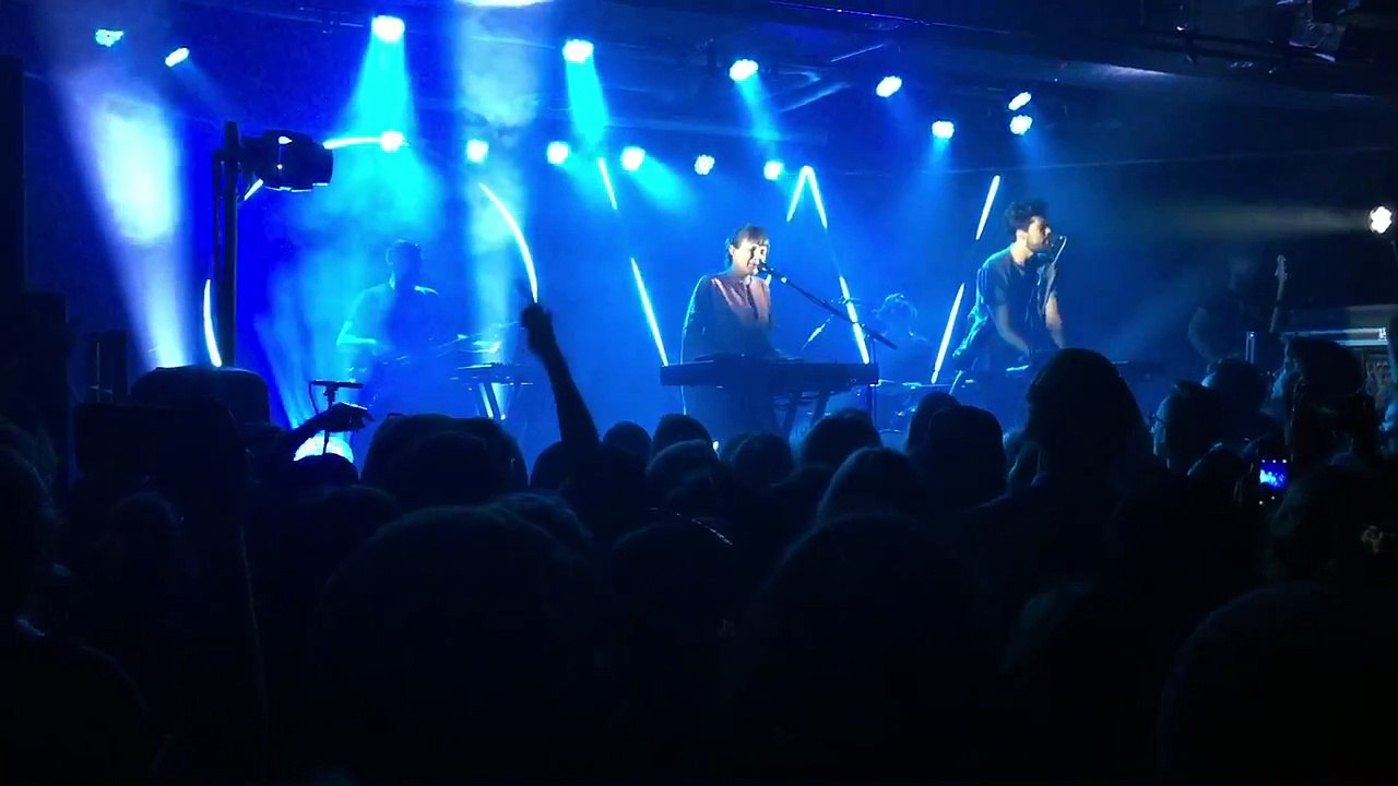 Landslide - Oh Wonder (live in Saskatoon)