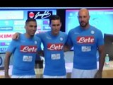Il Napoli presenta la nuova maglia. Callejon ai compagni indecisi: 
