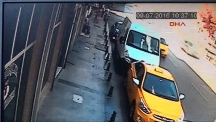 Güvenlik Kamerasına Yansıyan Kaza Anı