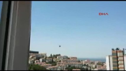 İzmir - Şehit Pilotun Arkadaşları, Evinin Üstünde 8 Helikopterle Saygı Geçişi Yaptı
