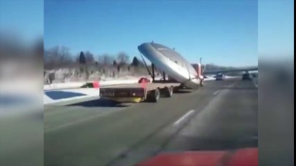Misterioso platillo volante es transportado a plena luz del día