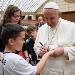 28. Le pape François sur Instagram