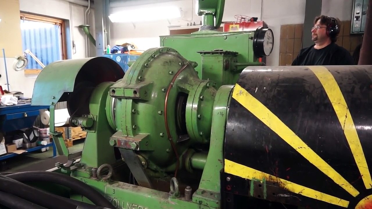 Hedemora Diesel V12B i provbänk (7,27 liter per cylinder)