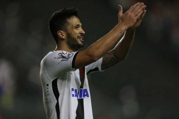 Manto da sorte! Vasco estreia nova camisa e volta a vencer após um mês