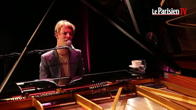 Tom Odell chante « Constellations » pour Le Parisien