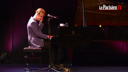 Tom Odell chante « Magnetised » pour Le Parisien