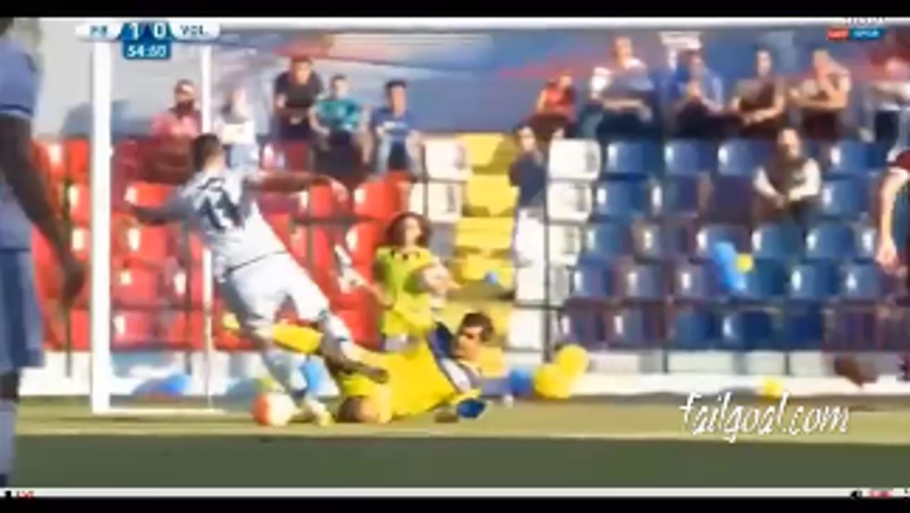 Robin Van Persie With A Comical Fail In A Friendly!