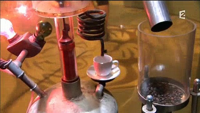 Olivier Minne demande à Alex Goude de remonter son slip dans Fort Boyard - Regardez