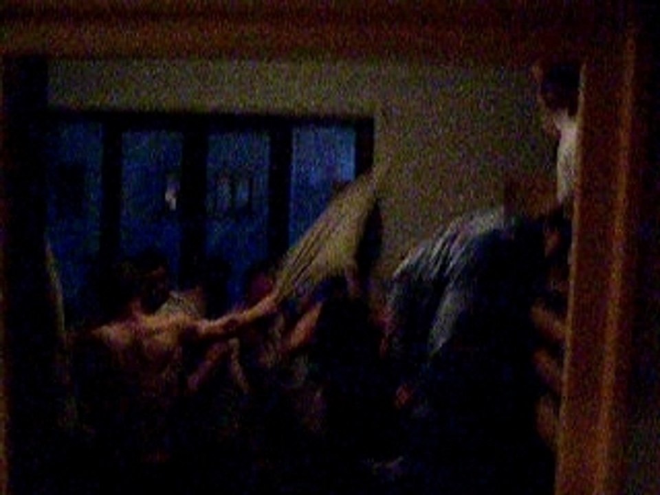 Enorme Bataille de Polochons !!!