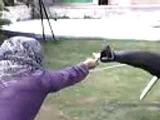 LAHORE ZOO  ; MRS AKD [ SUZI KO PAISAY DATAY HOYA .