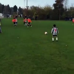 Le but magnifique du fils de Patrick Kluivert