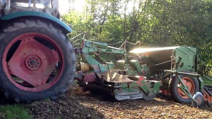 Hanomag Robust 901 Allrad mit Kreiselegge und Amazone D8-25 Super