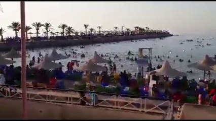 إقبال كبير بعد العيد على شواطئ البحر الأحمر للهروب من الحرارة المرتفعة