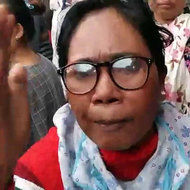 សាន្ត ប៊ុនធឿន ផ្សាយផ្ទាល់កម្លាំងប្រជាពលរដ្ឋទាមទារអោយដូរឡានចាស់ចេញយកថ្មីមកសំរាប់ដឹកសពលោកបណ្ឌិត កែម ឡី
