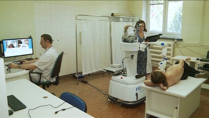 جهاز آلي لفحص المرضى عن بعد