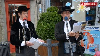 Landerneau. Bagadoù et cercles de danseurs battent le pavé