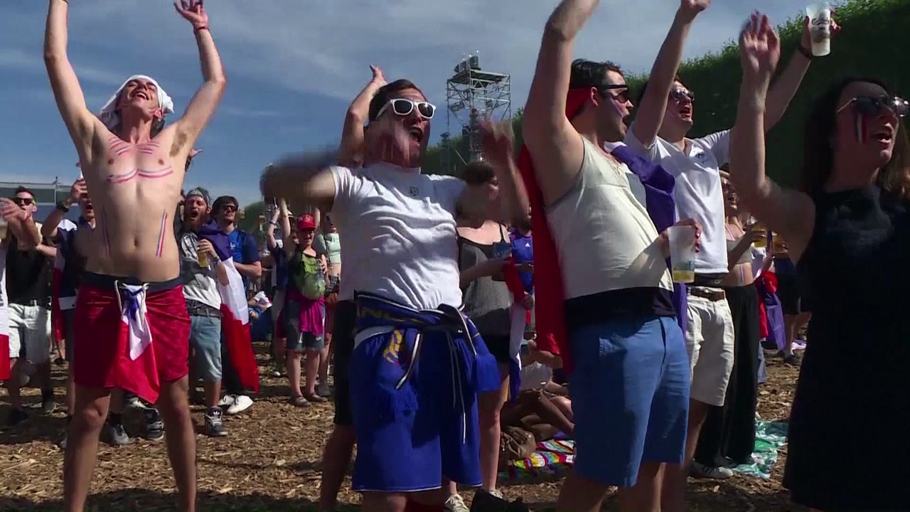 Euro 2016 : ambiance survoltée à la fan-zone de la Tour Eiffel