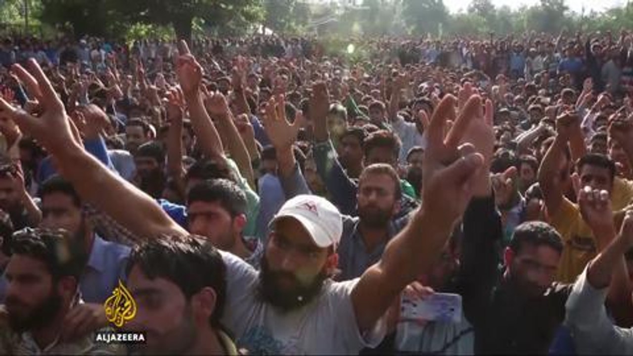 Protesters killed in clashes with Indian troops in Kashmir