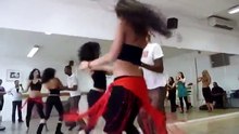 танец с девушками