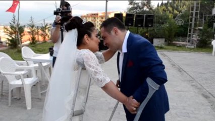 İnternette Tanışan Engelli Çift Evlendi