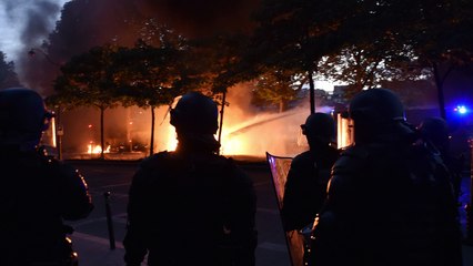 Euro 2016 : des heurts éclatent à Paris près de la Tour Eiffel