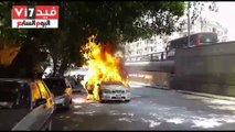 صحافة المواطن.. بالفيديو.. نشوب حريق فى سيارة أجرة بميدان الجيزة