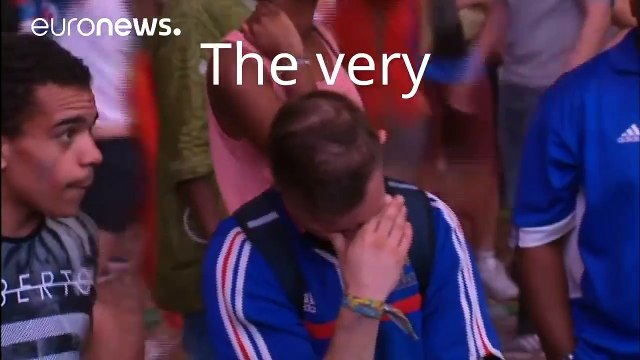 Un petit garçon supporter du Portugal réconforte un supporter de l'équipe de France en larmes... Adorable ! (vidéo)