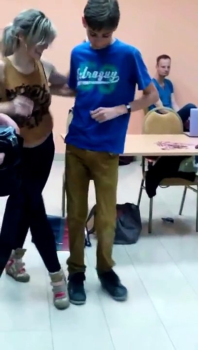 TODOS PENSABAN QUE ESTE CHICO ERA TÍMIDO Y NO SABIA BAILAR PERO SORPRENDIÓ A TODOS