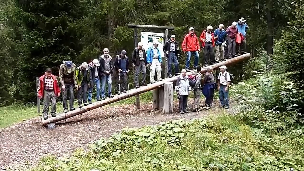 Des papys s'éclatent au sol. Fail en mode 3eme age