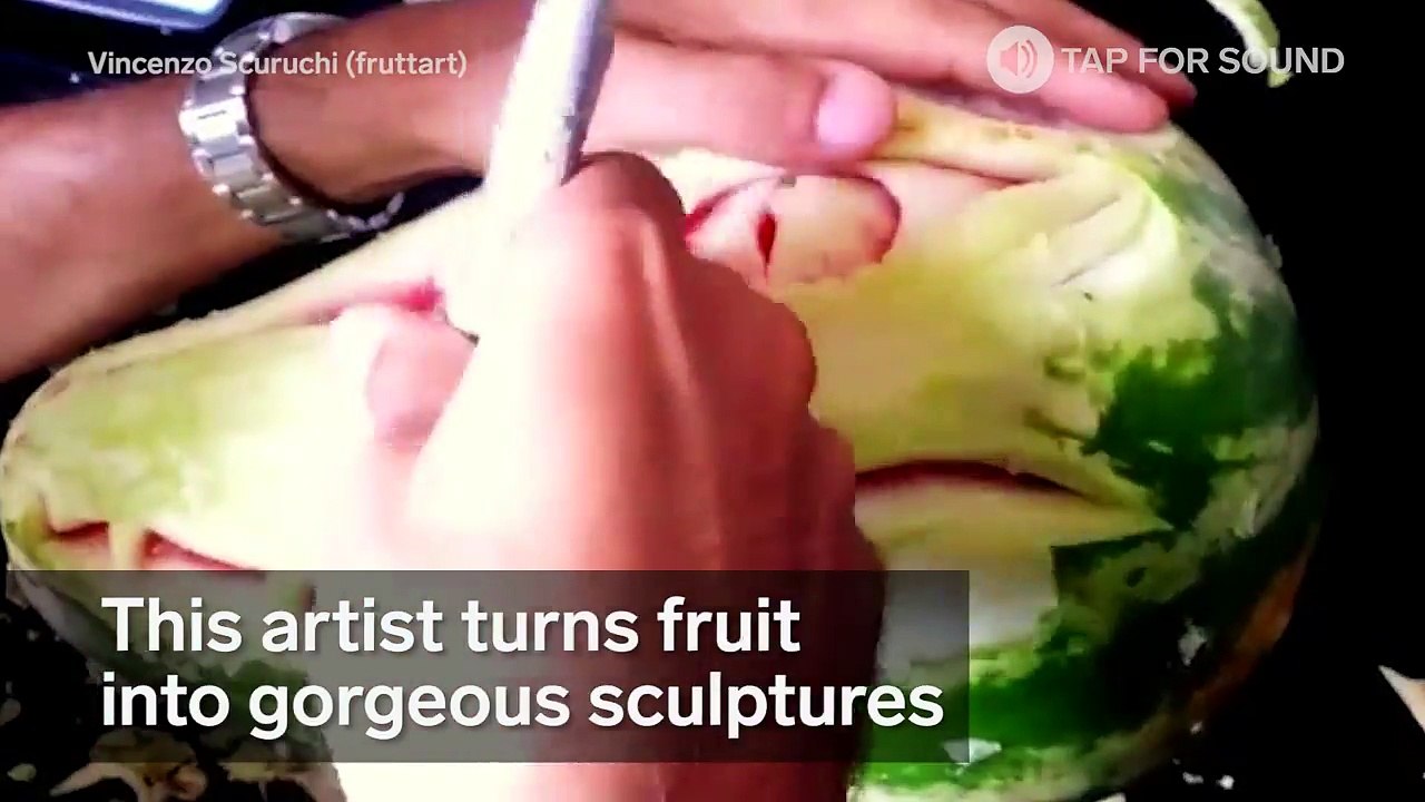 This artist carves sculptures using fruits