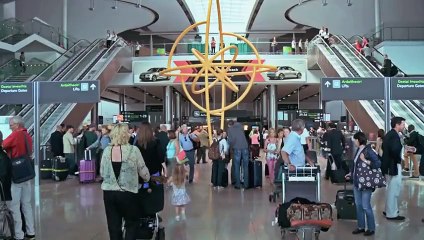 Flashmob surréaliste à l aéroport de Dublin. Quel spectacle !