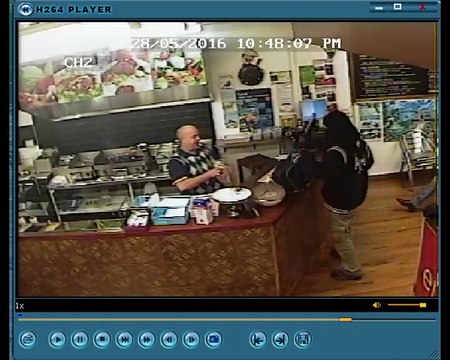 Ce commerçant décide d'ignorer un braqueur armé