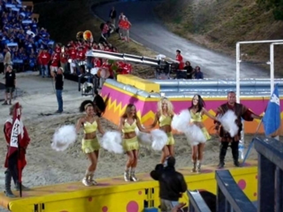 Intervilles a Carca...Houlà...4 danseuses!!!