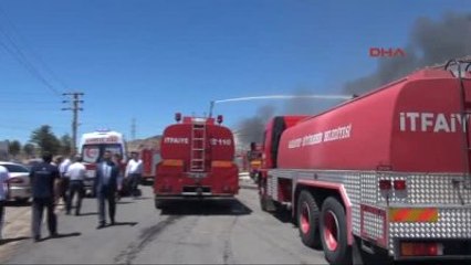 Gaziantep'te Elyaf Deposu Yangınına 35 İtfaiye Aracı Müdahale Etti- 2-