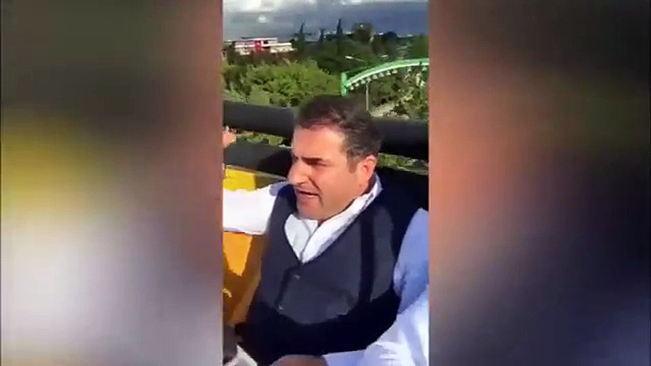 Lunaparkta korkudan garip tepkiler veren vatandaş