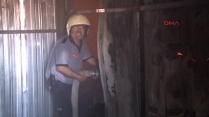 Gaziantep'te Elyaf Deposu Yangınına 35 İtfaiye Aracı Müdahale Etti -ek