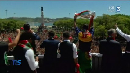 Les Portugais accueillis en héros