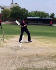 Abhishek Bachchan Hilarious Act Copies Virat Kohli’s Famous Flying Kiss to Anushka Sharma