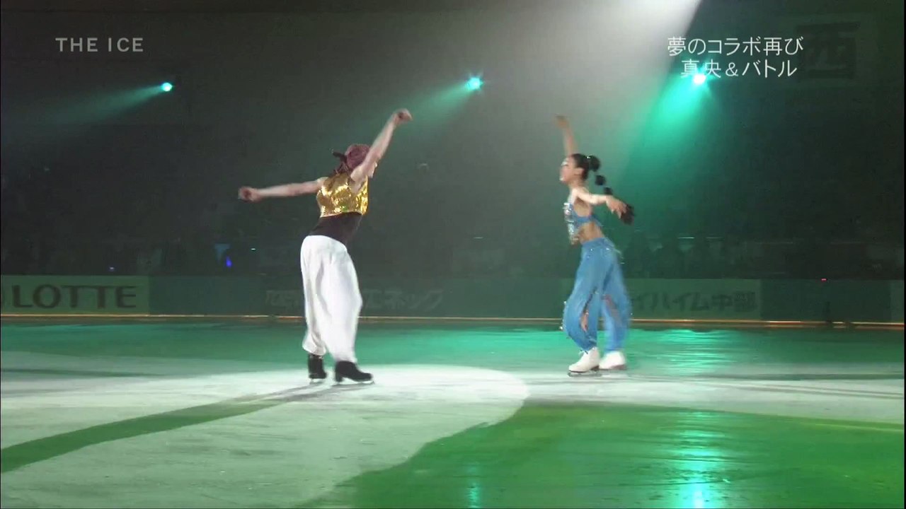 Mao Asada & Jeffrey Buttle  2011  A Whole New World
